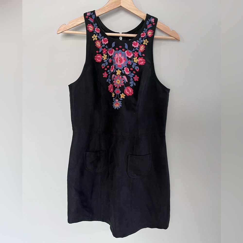 Hollister Black‎ Faux Suede Mini Dress Floral Embroidery Sleeveless Fitted